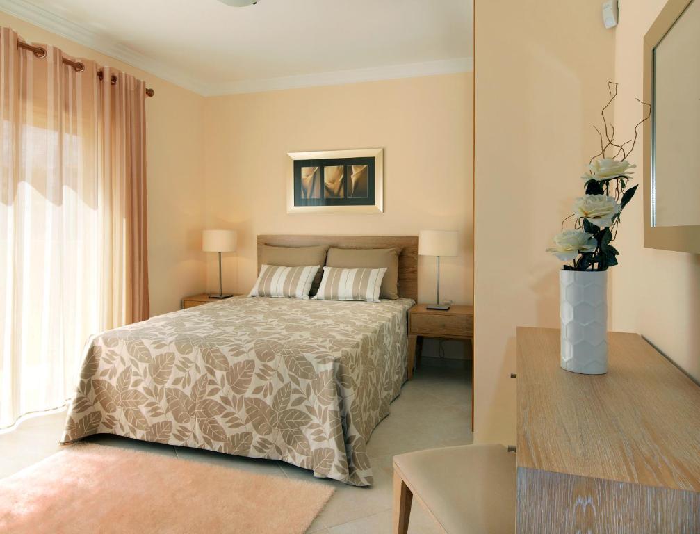 Oasis Parque Country Club Hotel Портиман Стая снимка