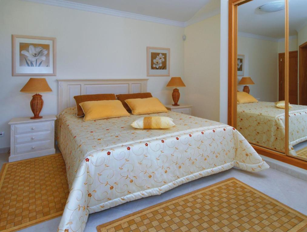 Oasis Parque Country Club Hotel Портиман Стая снимка