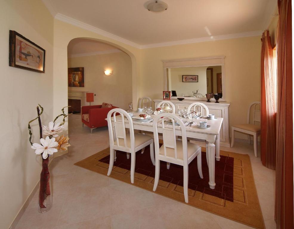 Oasis Parque Country Club Hotel Портиман Стая снимка
