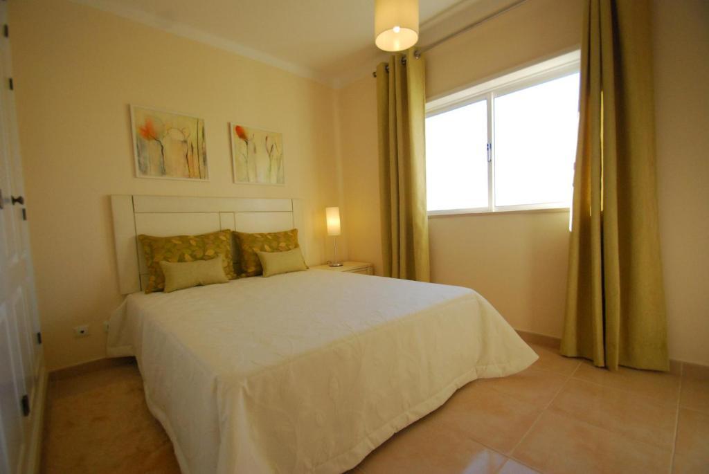 Oasis Parque Country Club Hotel Портиман Стая снимка