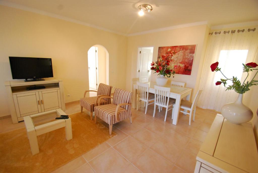 Oasis Parque Country Club Hotel Портиман Стая снимка